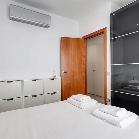 Urban Flats Vallirana アパート