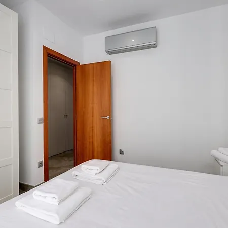 Urban Flats Vallirana Apartment *